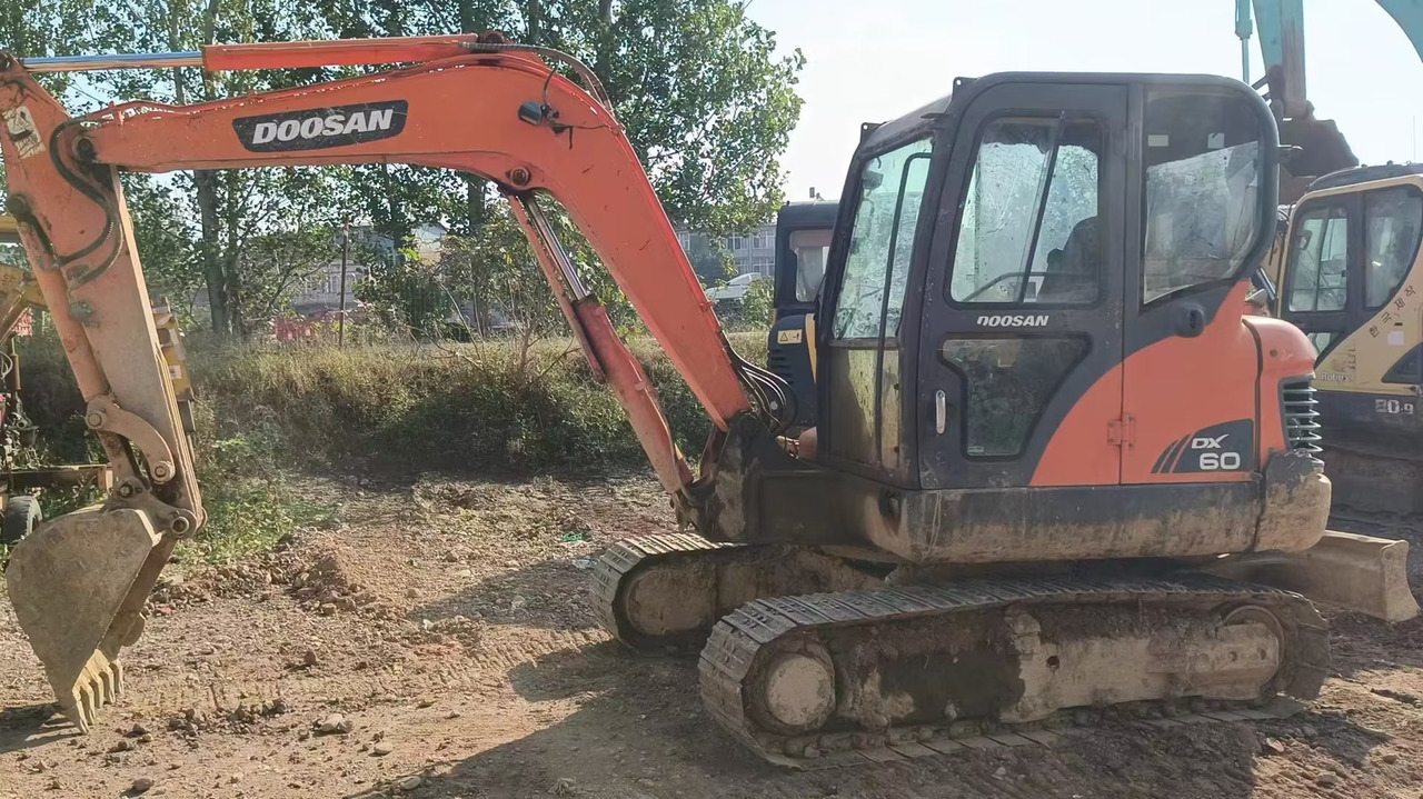 DOOSAN dx60 - Mini escavadeira: foto 1 DOOSAN dx60 - Mini escavadeira: foto 1