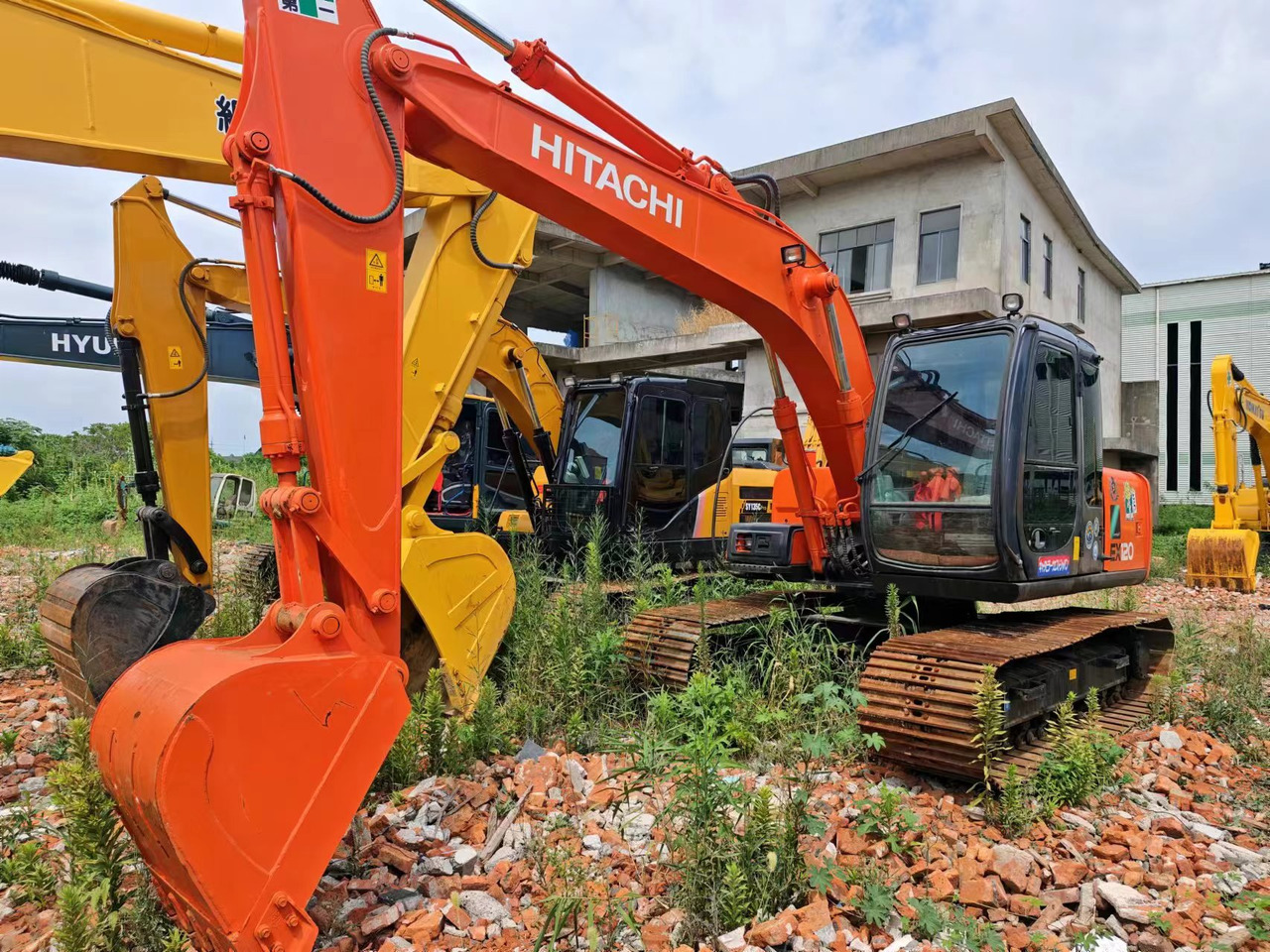 HITACHI EX120-5 - Escavadora de rastos: foto 1 HITACHI EX120-5 - Escavadora de rastos: foto 1