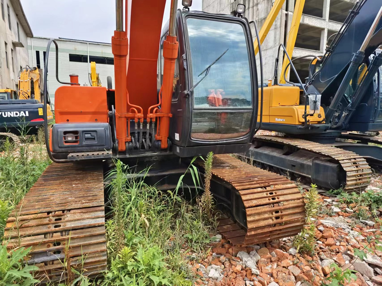 HITACHI EX120-5 - Escavadora de rastos: foto 3 HITACHI EX120-5 - Escavadora de rastos: foto 3