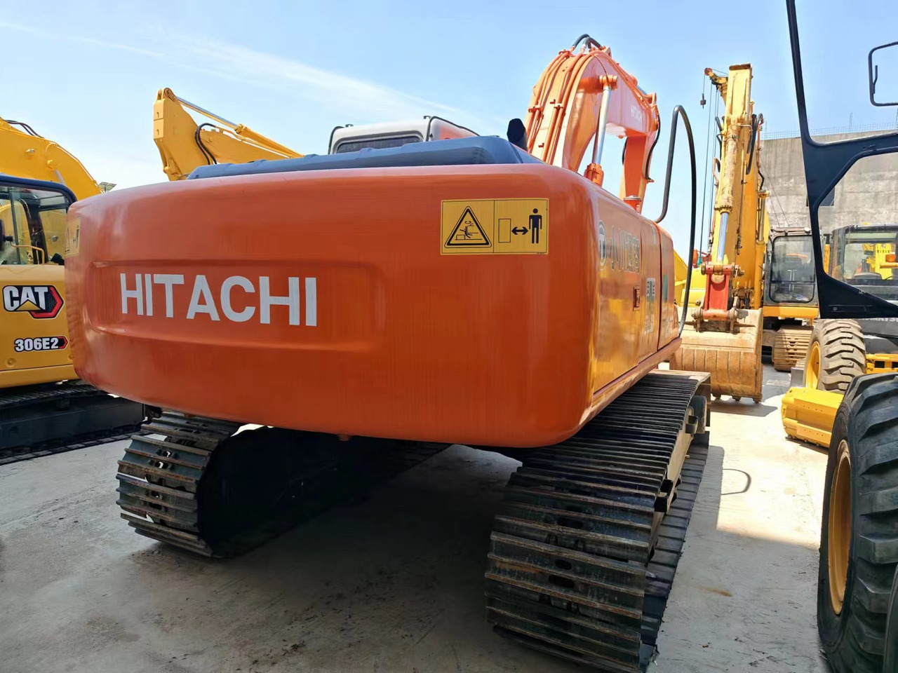 HITACHI EX200-5 - Escavadora de rastos: foto 2 HITACHI EX200-5 - Escavadora de rastos: foto 2