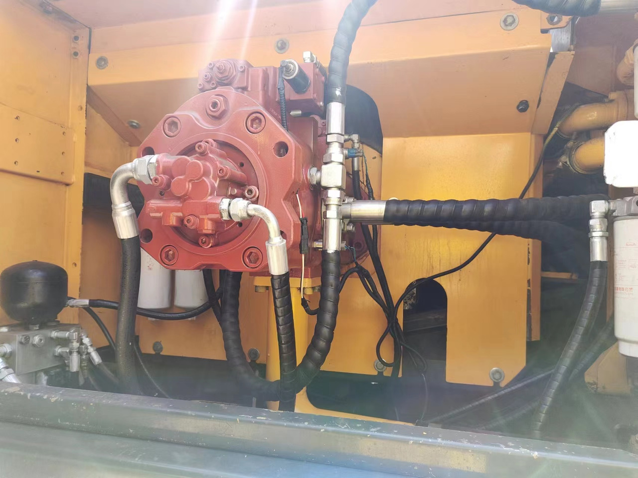 HYUNDAI R385LC-9T R305 R220 - Escavadora de rastos: foto 5 HYUNDAI R385LC-9T R305 R220 - Escavadora de rastos: foto 5