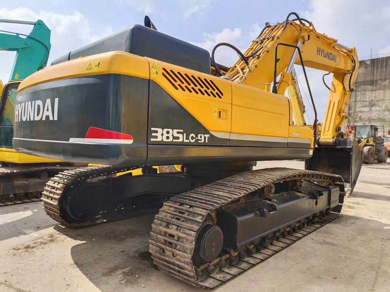 HYUNDAI R385LC-9T R305 R220 - Escavadora de rastos: foto 1 HYUNDAI R385LC-9T R305 R220 - Escavadora de rastos: foto 1
