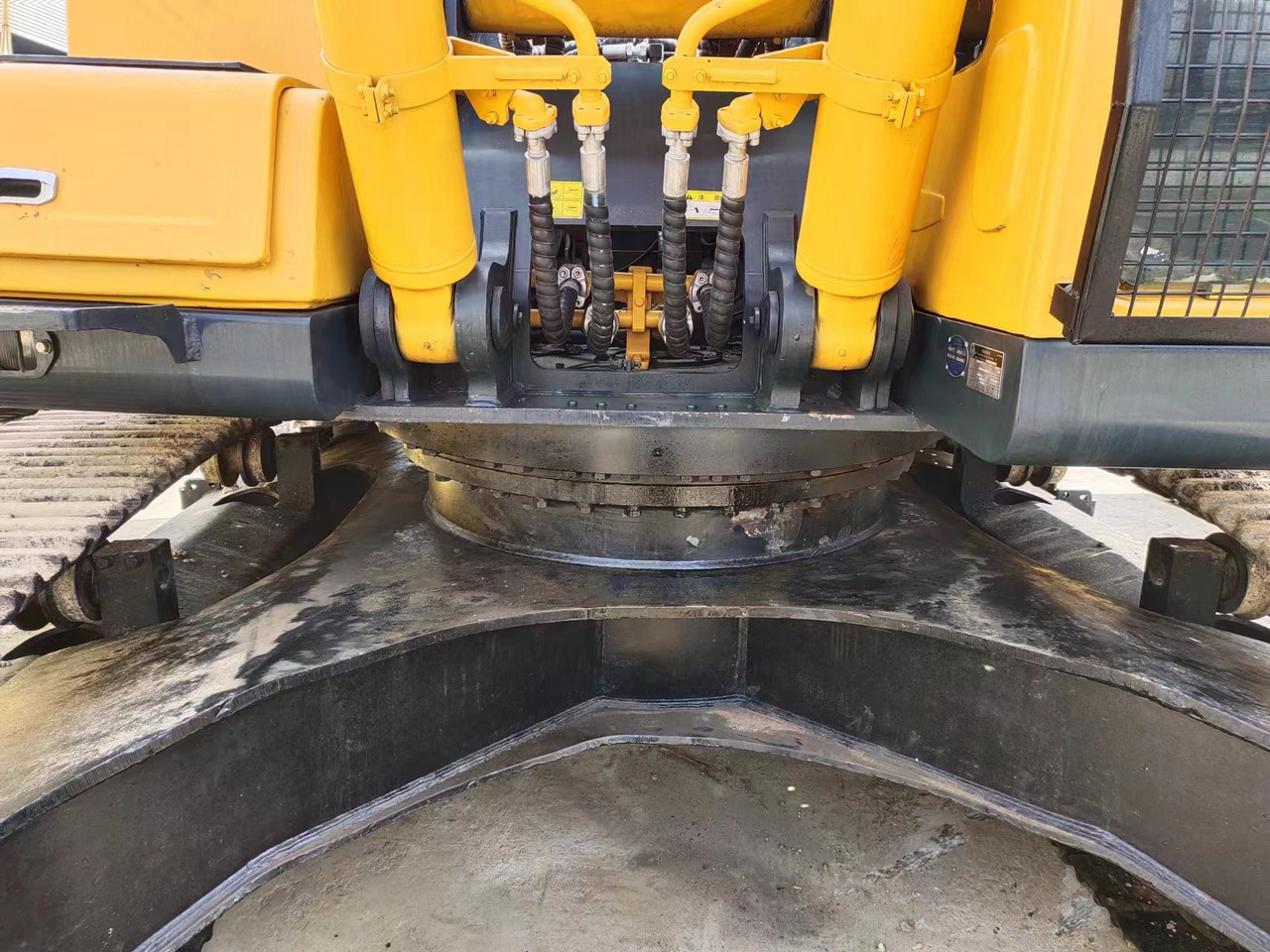 HYUNDAI R385LC-9T R305 R220 - Escavadora de rastos: foto 3 HYUNDAI R385LC-9T R305 R220 - Escavadora de rastos: foto 3