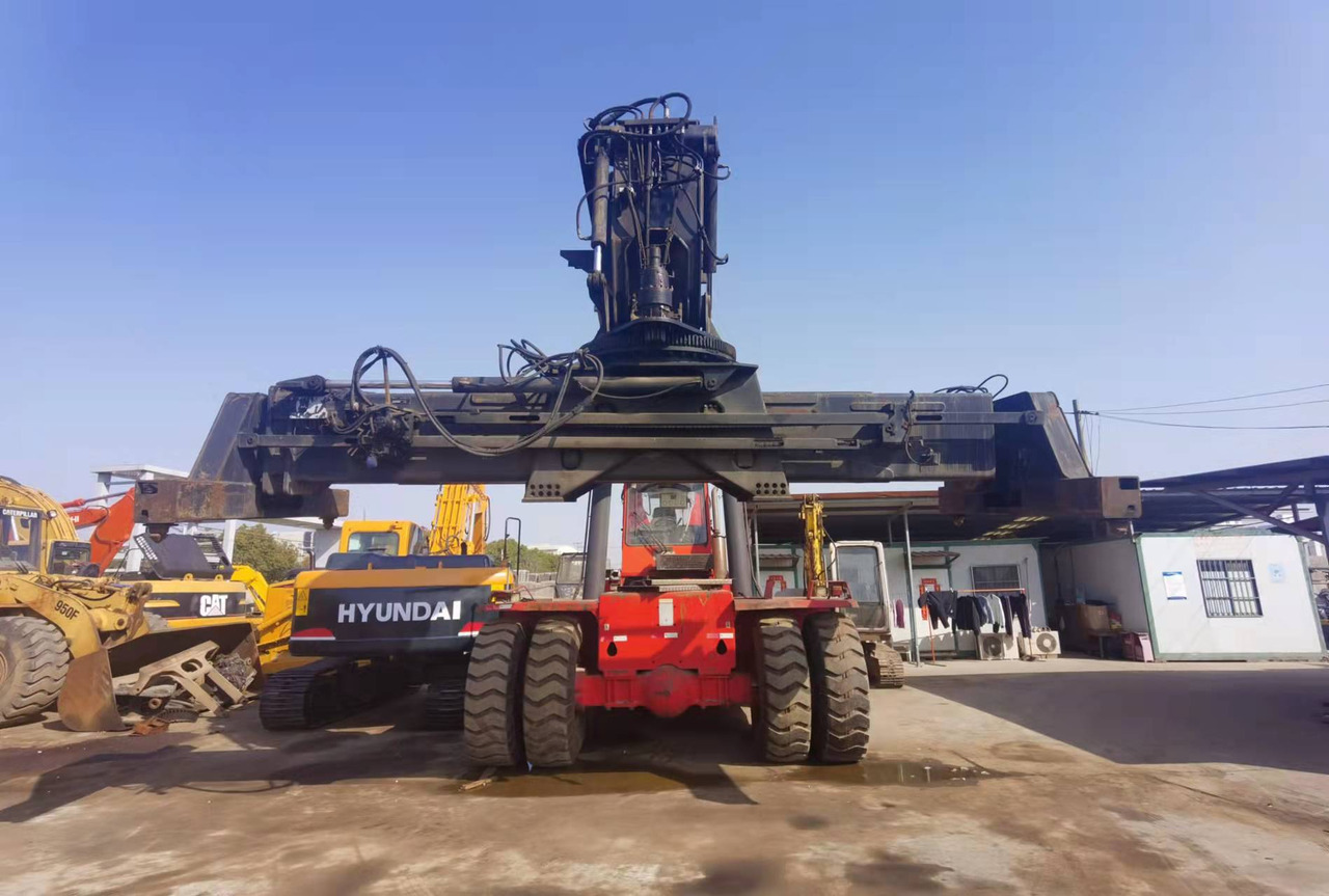 KALMAR DRF450 - Reachstacker porta contentores: foto 1 KALMAR DRF450 - Reachstacker porta contentores: foto 1