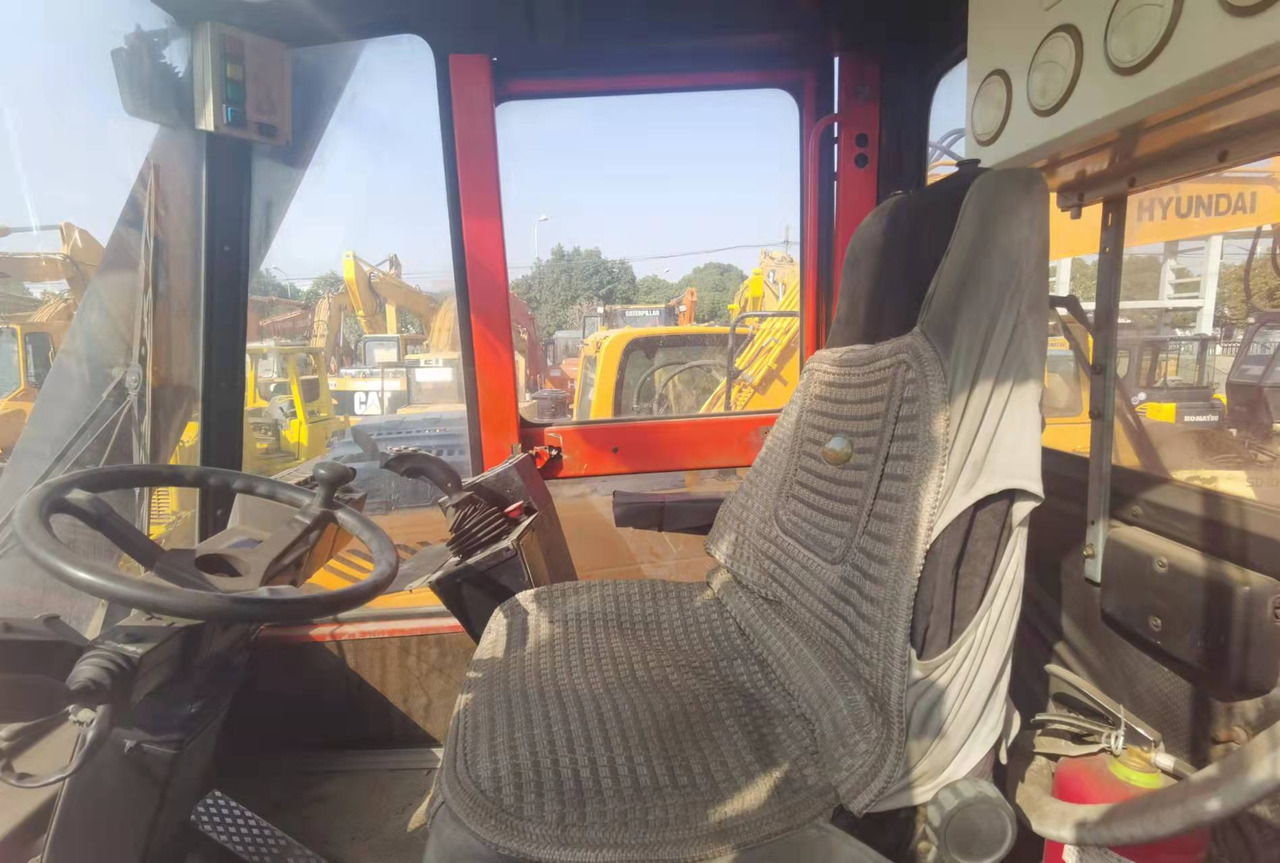 KALMAR DRF450 - Reachstacker porta contentores: foto 3 KALMAR DRF450 - Reachstacker porta contentores: foto 3
