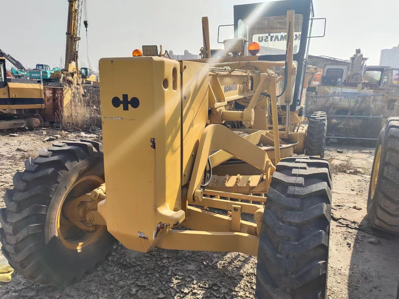 KOMATSU GD825A - Motoniveladora: foto 1 KOMATSU GD825A - Motoniveladora: foto 1