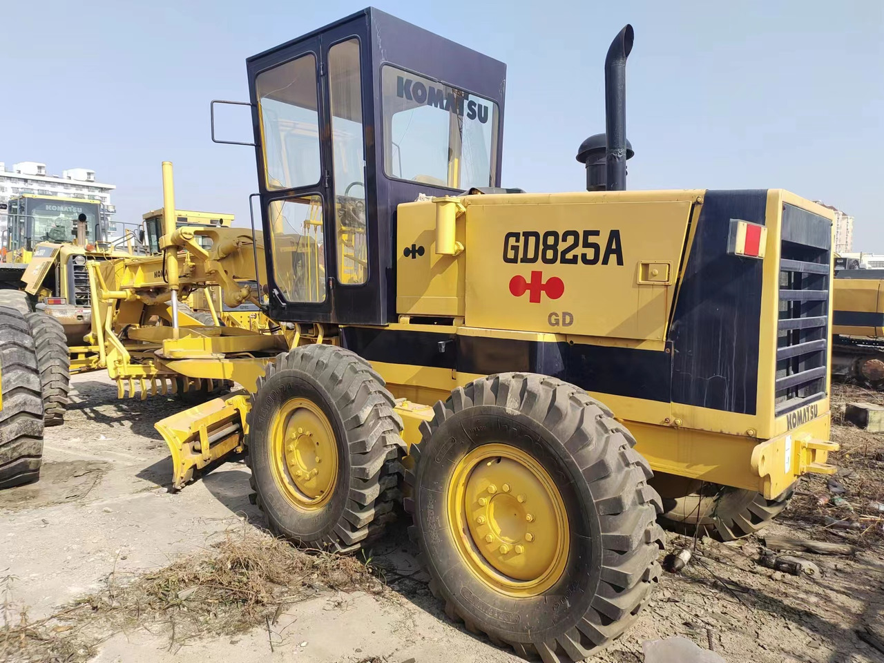 KOMATSU GD825A - Motoniveladora: foto 2 KOMATSU GD825A - Motoniveladora: foto 2