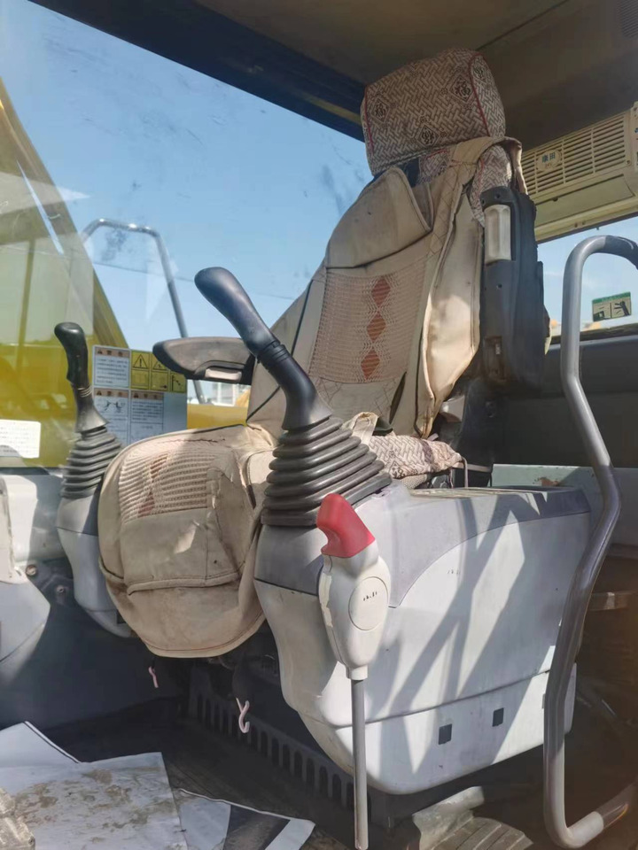 Escavadora de rastos KOMATSU PC130-7: foto 6