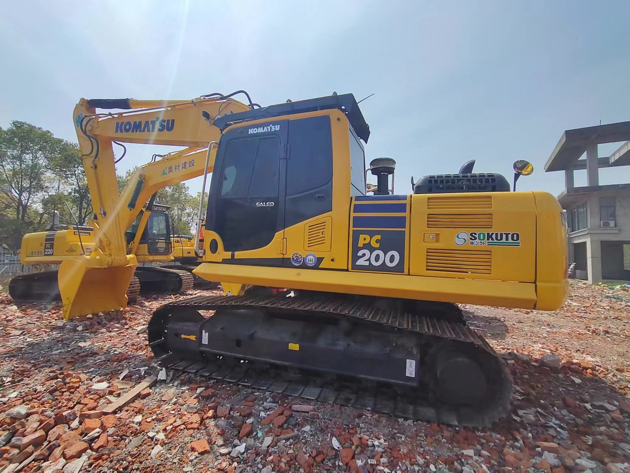 KOMATSU PC200-8N1 - Escavadora de rastos: foto 1 KOMATSU PC200-8N1 - Escavadora de rastos: foto 1