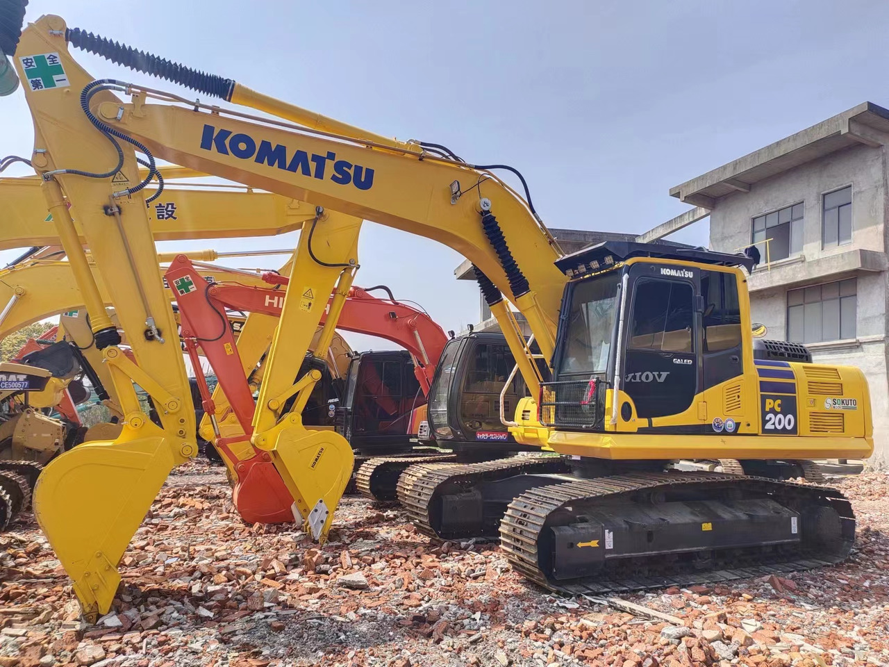 KOMATSU PC200-8N1 - Escavadora de rastos: foto 2 KOMATSU PC200-8N1 - Escavadora de rastos: foto 2