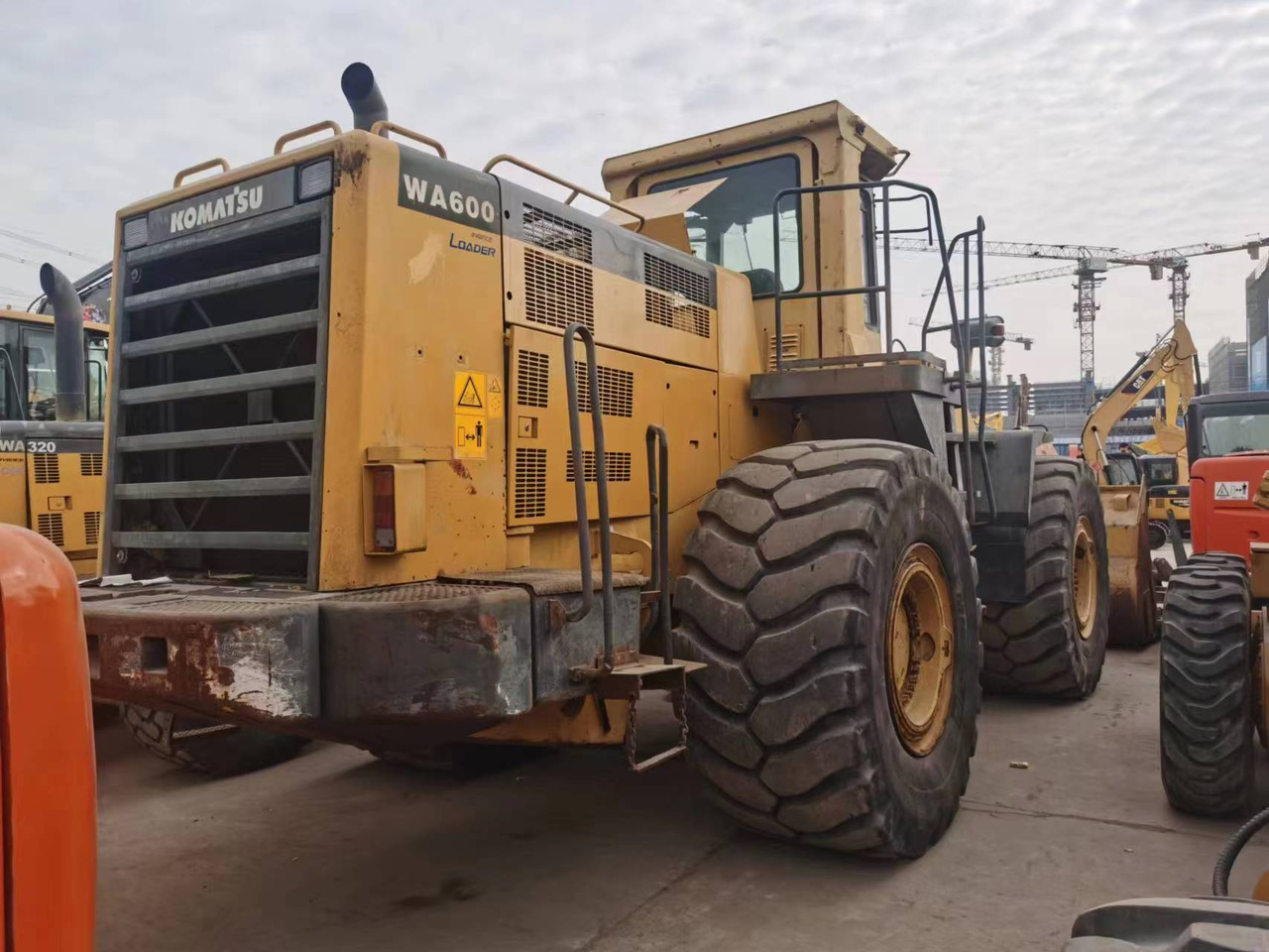 KOMATSU WA600-3 - Carregadeira de rodas: foto 1 KOMATSU WA600-3 - Carregadeira de rodas: foto 1