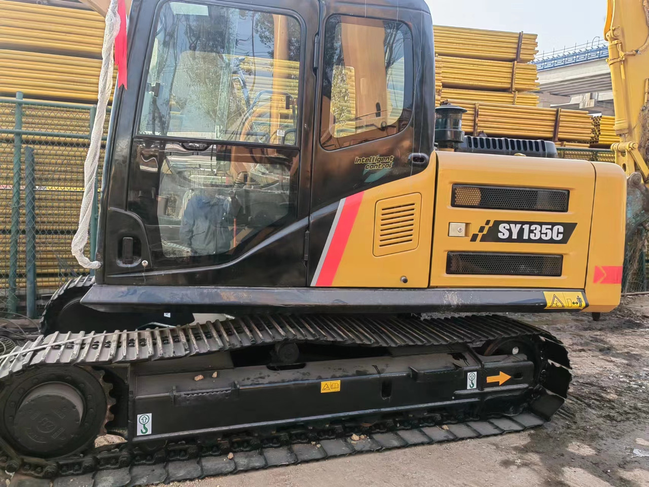 SANY SY135c - Escavadora de rastos: foto 2 SANY SY135c - Escavadora de rastos: foto 2