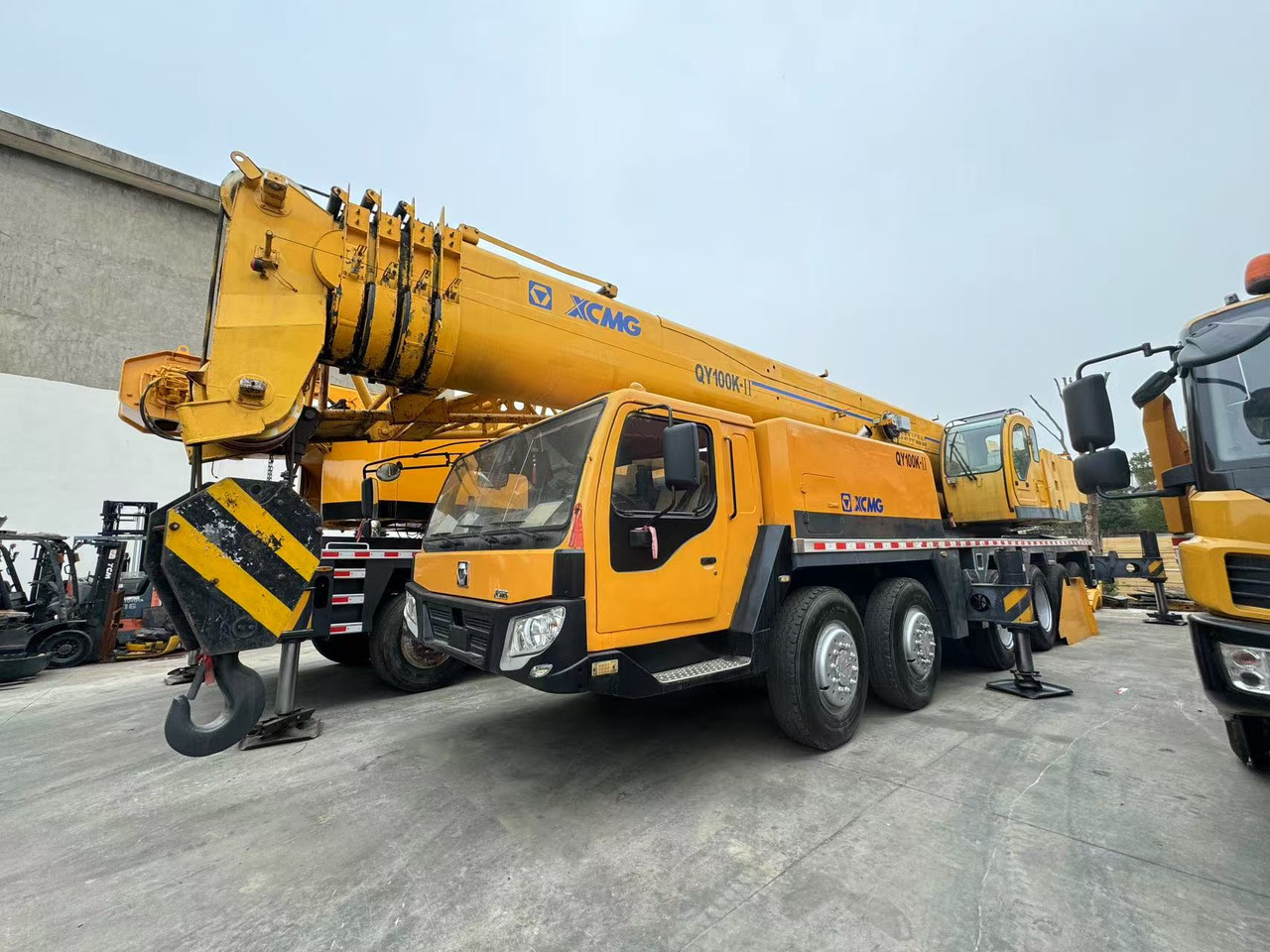 XCMG QY100K 100tons QY100K-2 - Guindaste móvel: foto 1 XCMG QY100K 100tons QY100K-2 - Guindaste móvel: foto 1