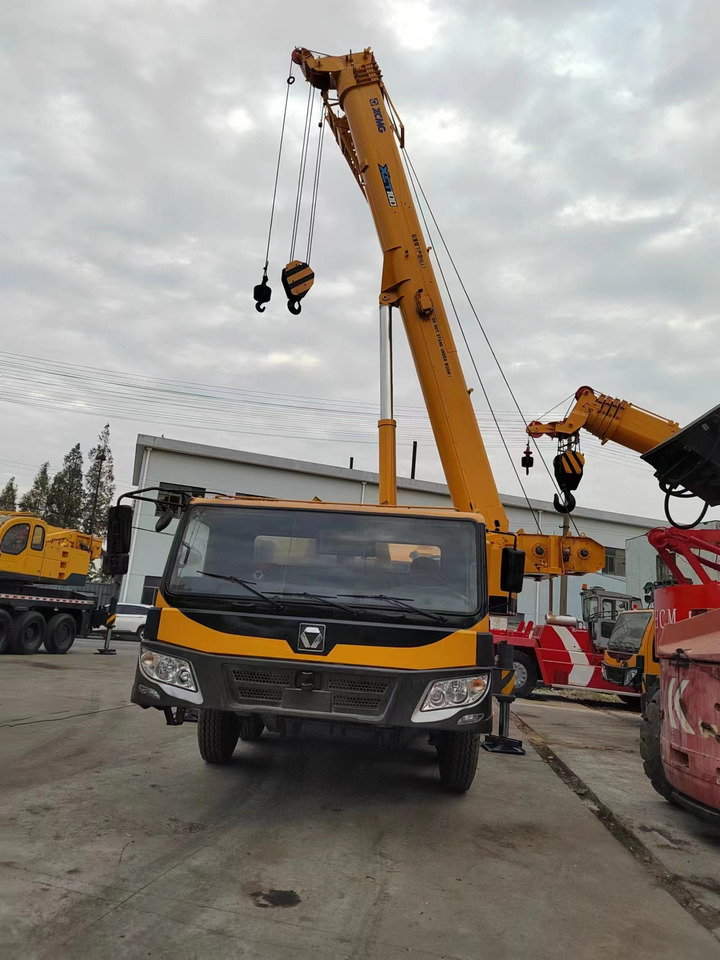 XCMG QY70K good condition QY25K QY50K QY100K QY130K China brand mobile crane - Guindaste móvel: foto 2 XCMG QY70K good condition QY25K QY50K QY100K QY130K China brand mobile crane - Guindaste móvel: foto 2