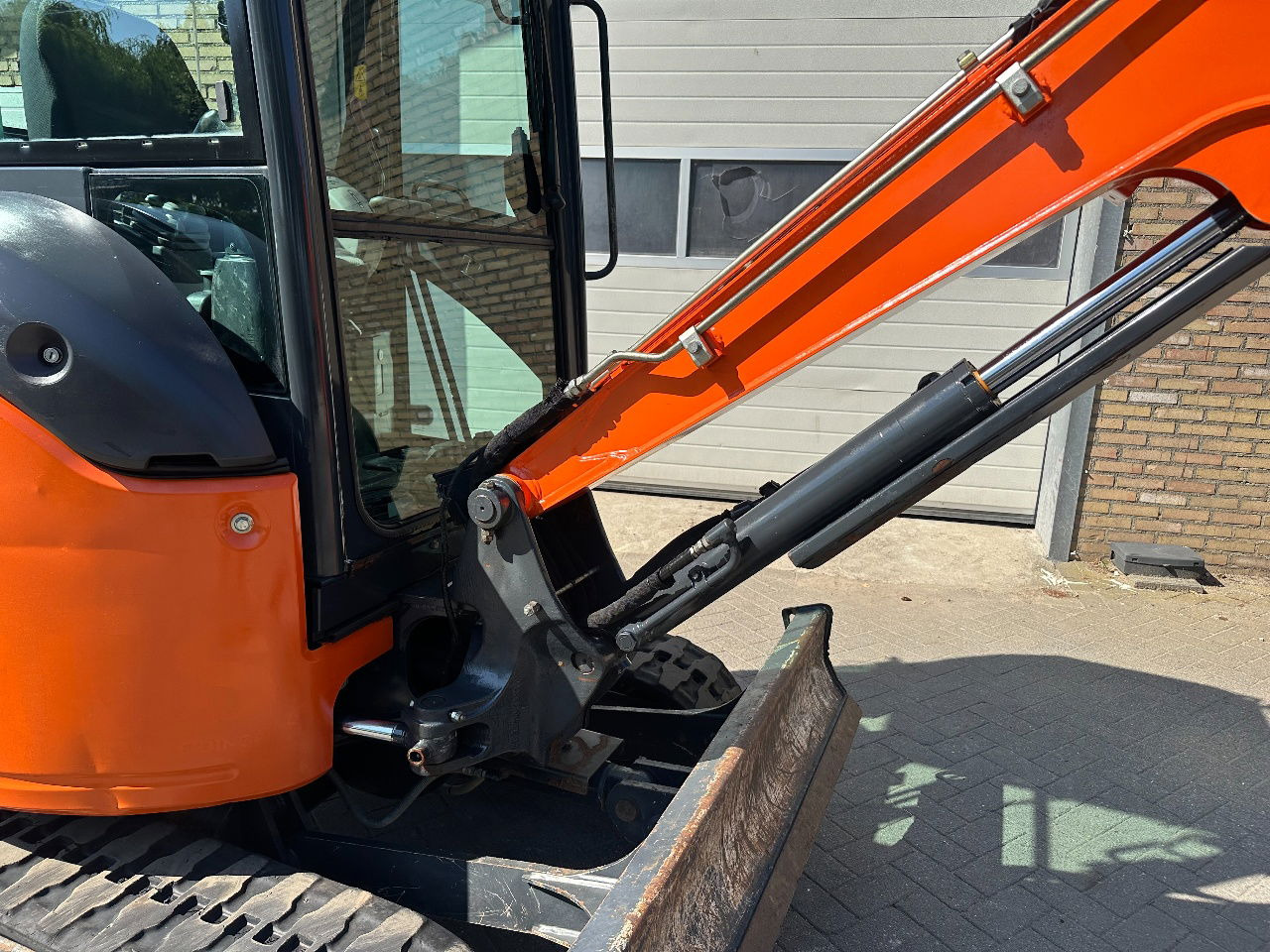 Mini escavadeira Hitachi ZX26U-6CR: foto 20