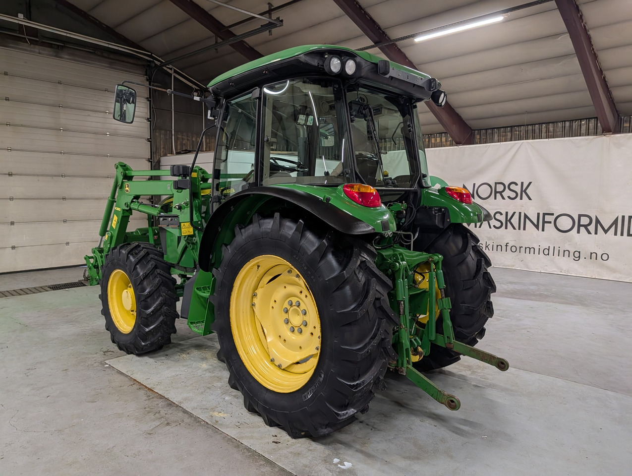 John Deere 5085M - Trator: foto 3 John Deere 5085M - Trator: foto 3