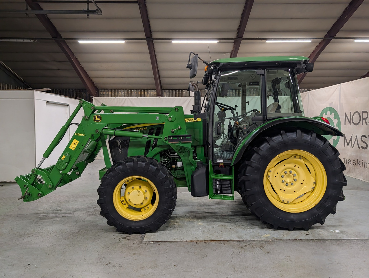 John Deere 5085M - Trator: foto 2 John Deere 5085M - Trator: foto 2