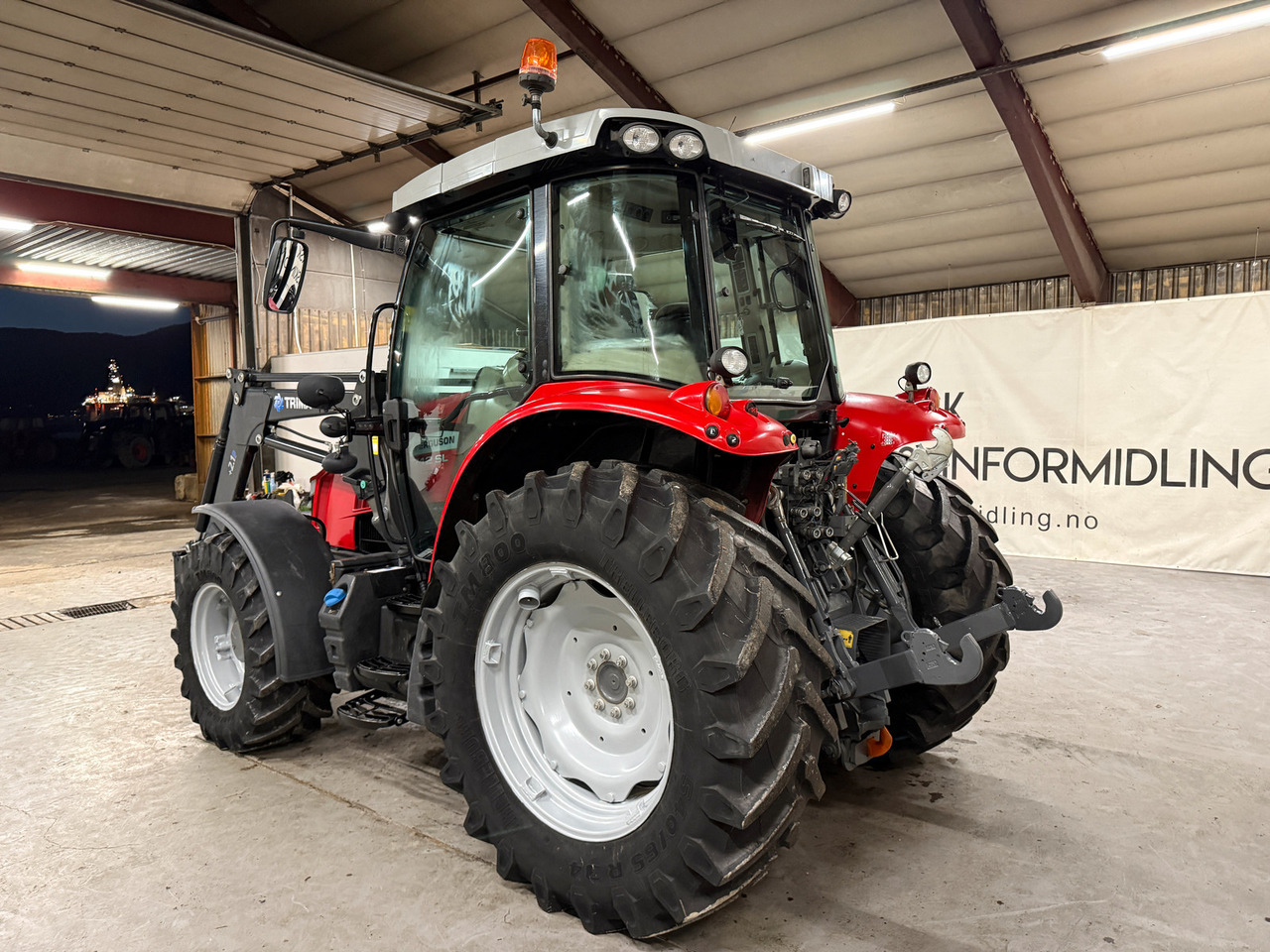 Massey Ferguson 5712 SL Dyna4 - Trator: foto 3 Massey Ferguson 5712 SL Dyna4 - Trator: foto 3