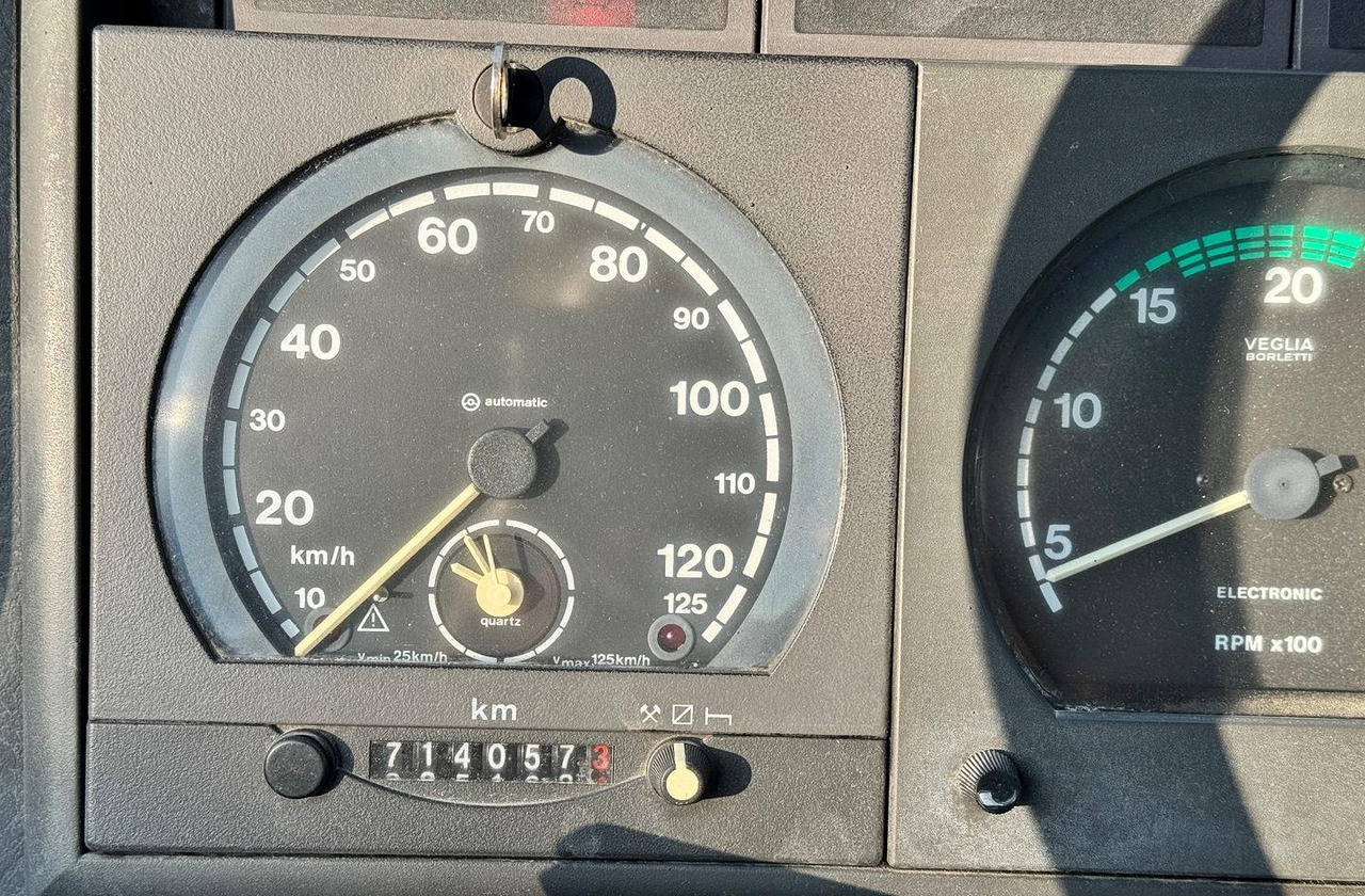 Iveco Eurocargo 150E23 con Gru HIAB - Camião de caixa aberta/ Plataforma, Caminhão grua: foto 3 Iveco Eurocargo 150E23 con Gru HIAB - Camião de caixa aberta/ Plataforma, Caminhão grua: foto 3