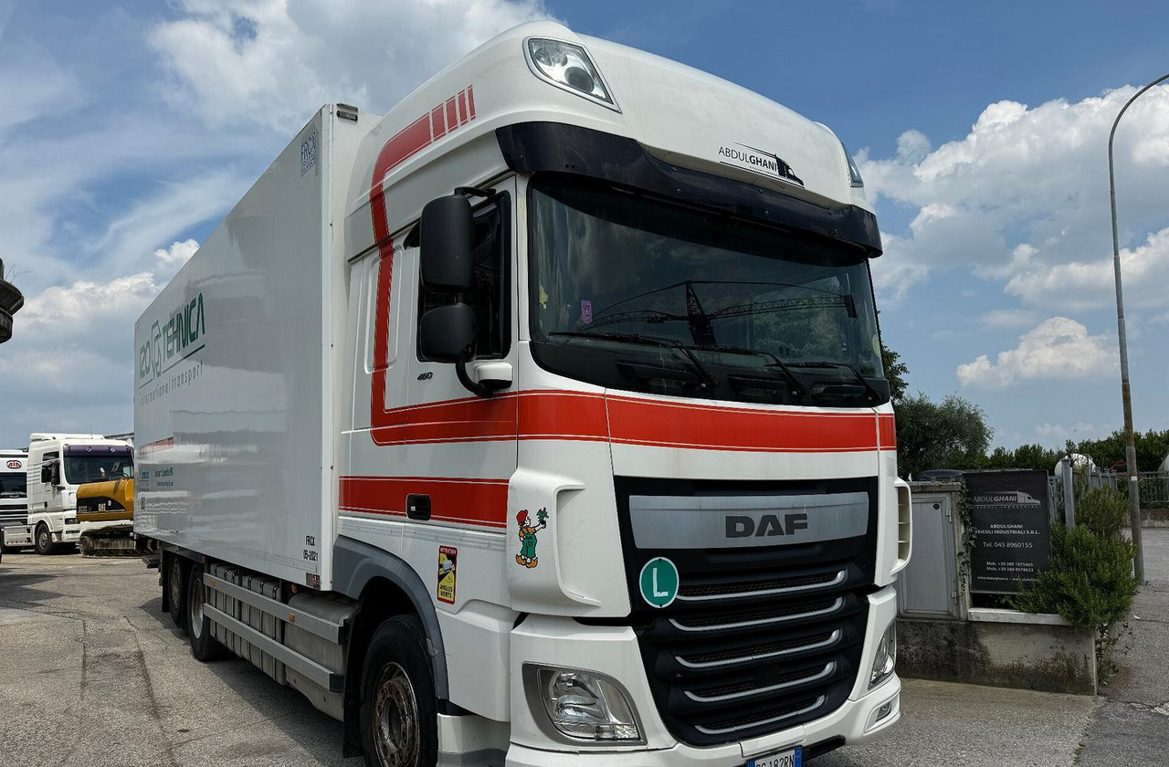 Caminhão frigorífico Motrice frigo DAF XF 105.460 con Sponda: foto 1