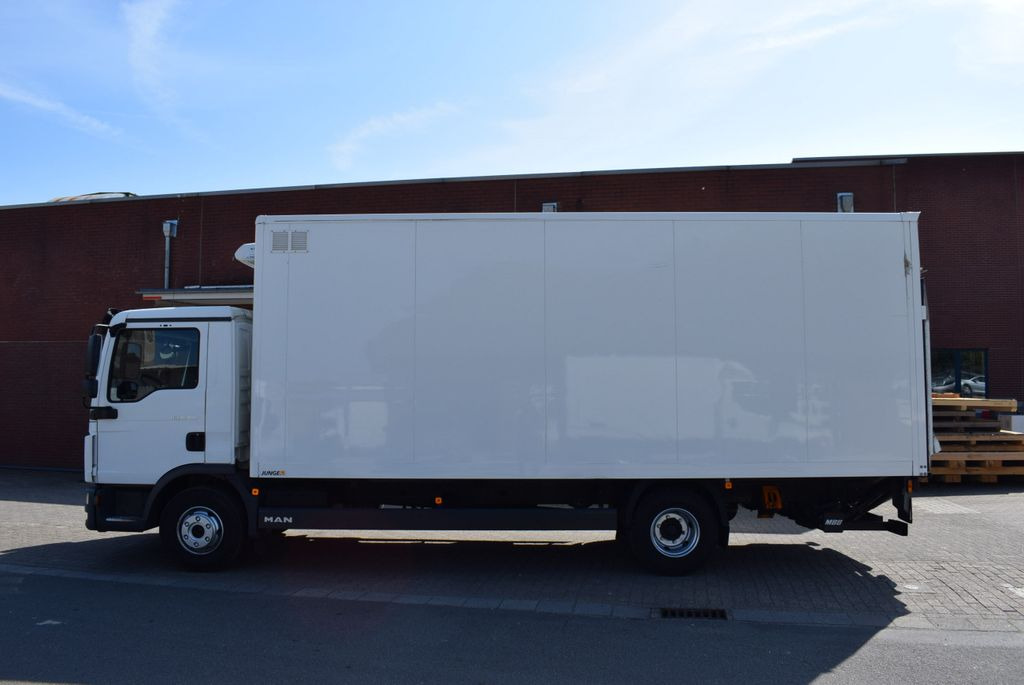 MAN TGL 8.180 Koffer 6,20mLBW 1000KG Klima - Caminhão furgão: foto 1 MAN TGL 8.180 Koffer 6,20mLBW 1000KG Klima - Caminhão furgão: foto 1
