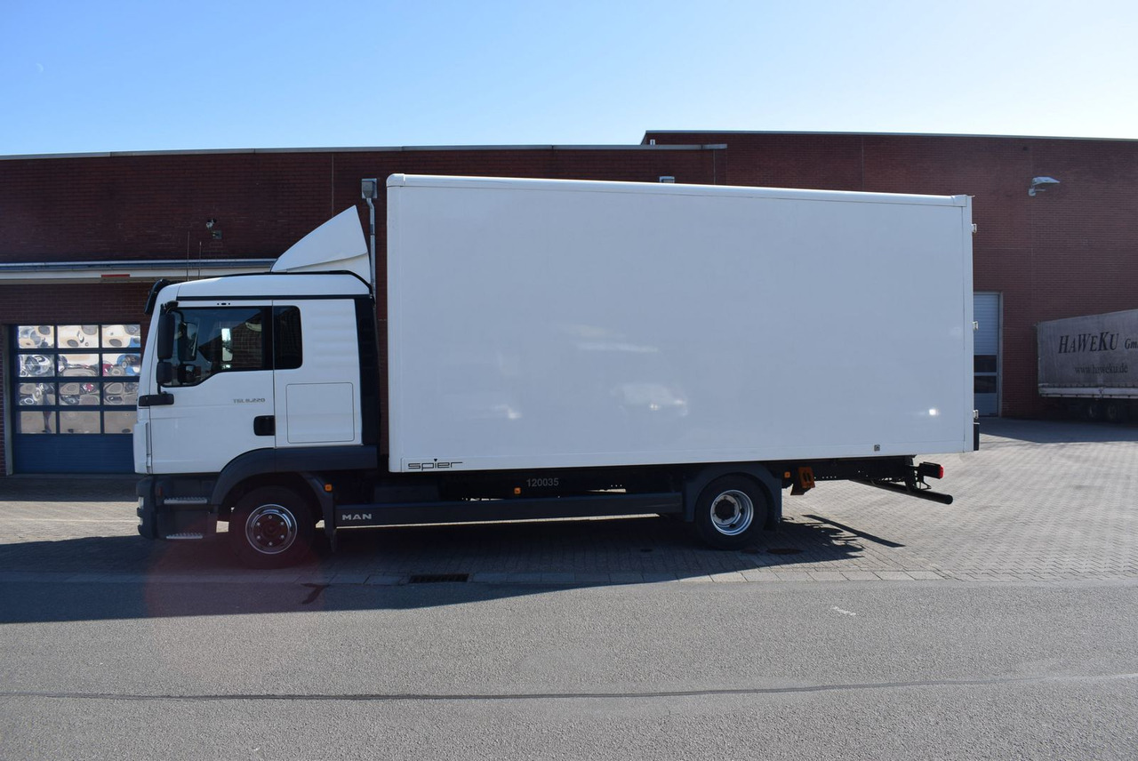MAN TGL 8.220 Möbelkoffer 3-Sitzer Bett AHK Klima - Carrinha de contentor: foto 3 MAN TGL 8.220 Möbelkoffer 3-Sitzer Bett AHK Klima - Carrinha de contentor: foto 3