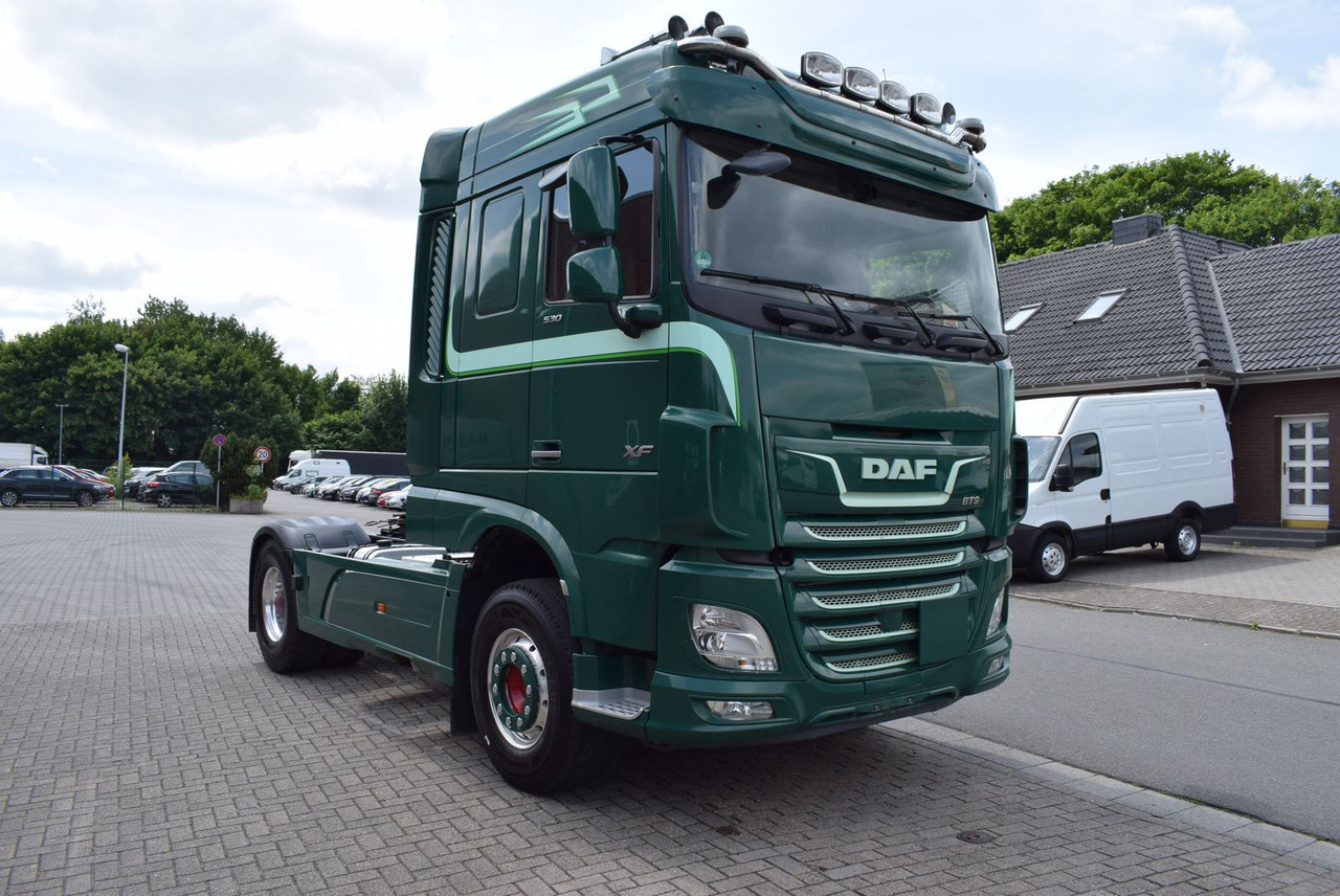 Tractor DAF  XF 530 FT Retarder Leder Standklima Hydraulik: foto 12
