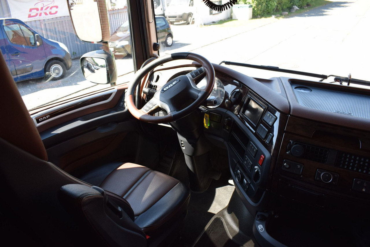 Tractor DAF  XF 530 FT Retarder Leder Standklima Hydraulik: foto 22