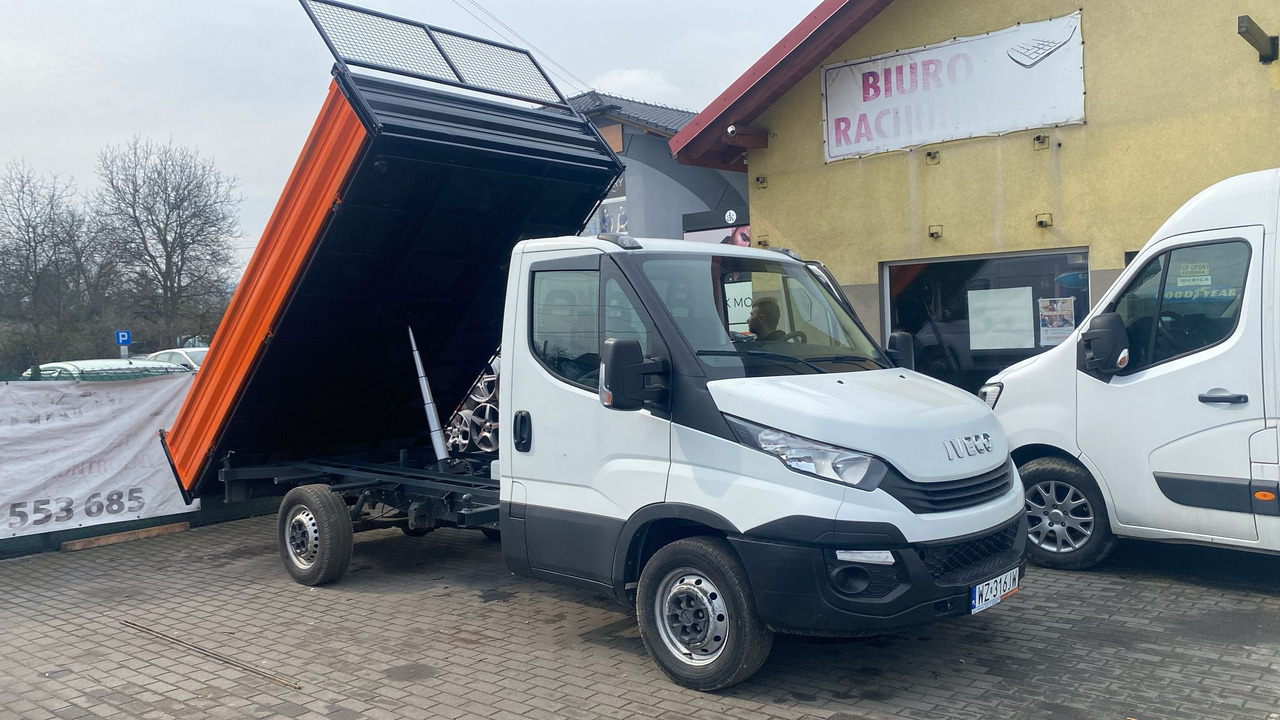 IVECO DAILY 35S13 WYWROTKA KIPER Z NAJAZDAMI NR 842 - Furgão basculante: foto 1 IVECO DAILY 35S13 WYWROTKA KIPER Z NAJAZDAMI NR 842 - Furgão basculante: foto 1