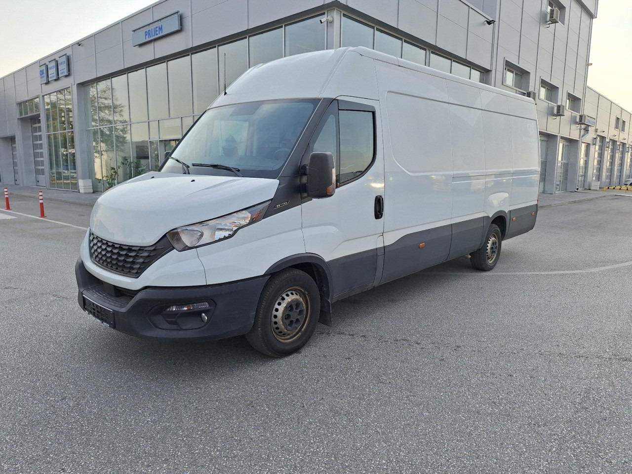 IVECO Daily 35S14 16m3 - Furgão: foto 1 IVECO Daily 35S14 16m3 - Furgão: foto 1
