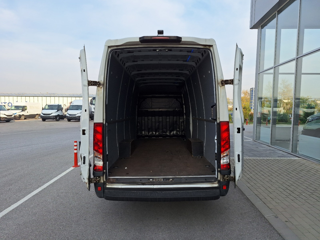 IVECO Daily 35S14 16m3 - Furgão: foto 2 IVECO Daily 35S14 16m3 - Furgão: foto 2
