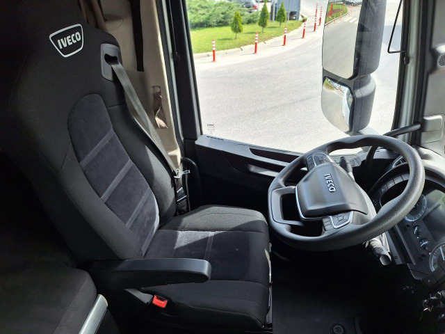 Fotografia de interior 2: Tractor IVECO Stralis AS440S48T/P - AF4T