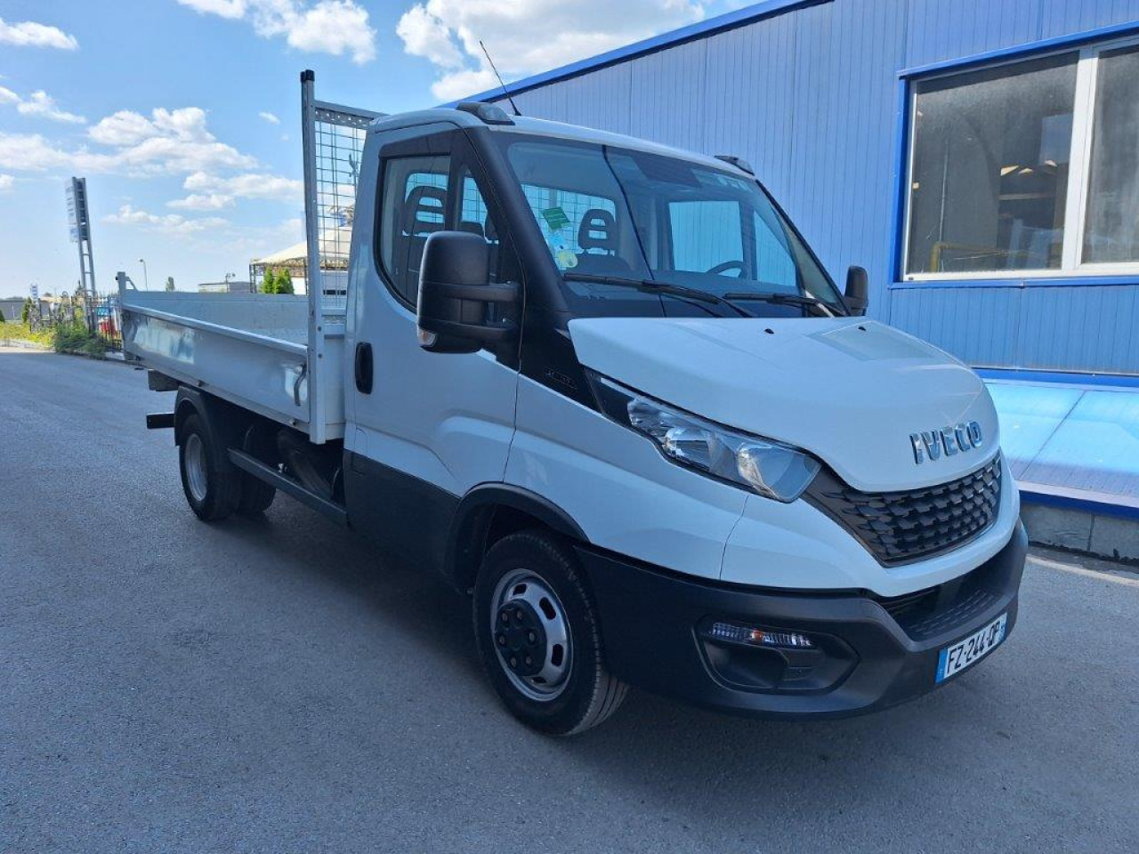 IVECO Daily 35C14 tipper - Furgão basculante: foto 3 IVECO Daily 35C14 tipper - Furgão basculante: foto 3