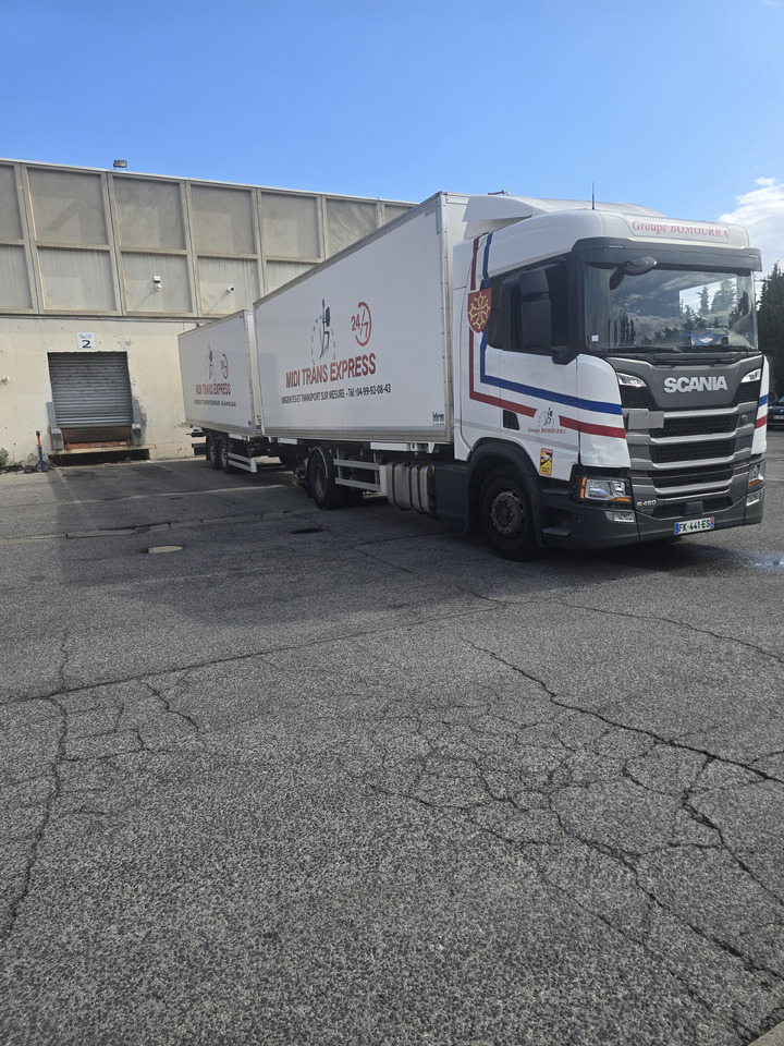 SCANIA R 450 - Caminhão transportador de contêineres/ Caixa móvel: foto 2 SCANIA R 450 - Caminhão transportador de contêineres/ Caixa móvel: foto 2