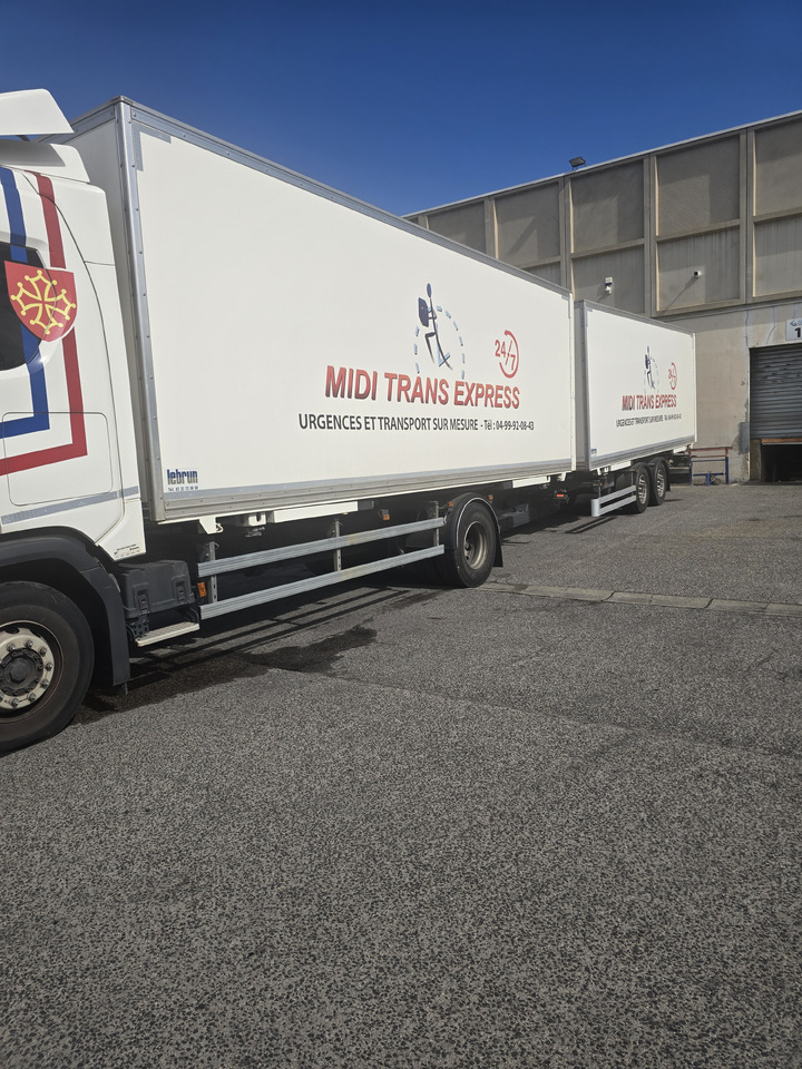 SCANIA R 450 - Caminhão transportador de contêineres/ Caixa móvel: foto 4 SCANIA R 450 - Caminhão transportador de contêineres/ Caixa móvel: foto 4