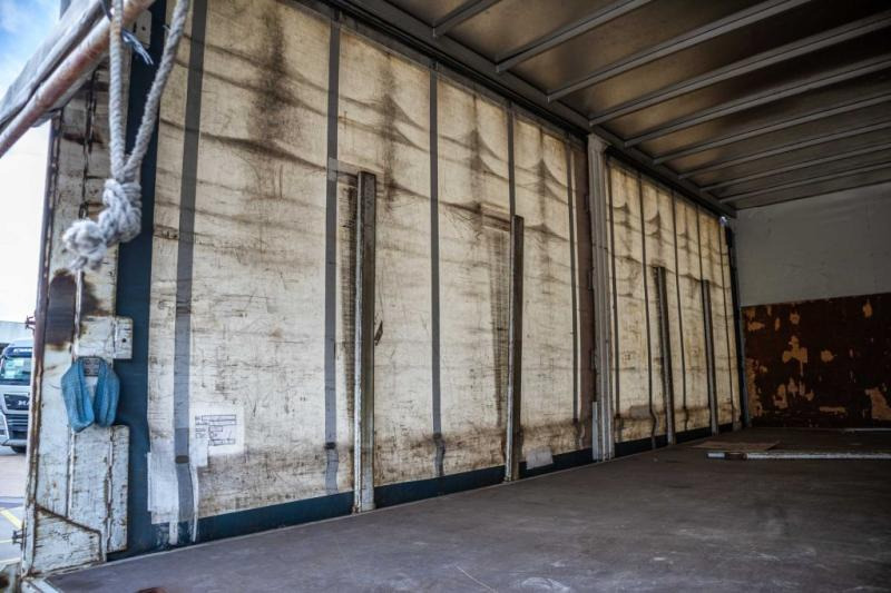 Caminhão com lona Iveco EUROCARGO 160E25: foto 6 Caminhão com lona Iveco EUROCARGO 160E25: foto 6