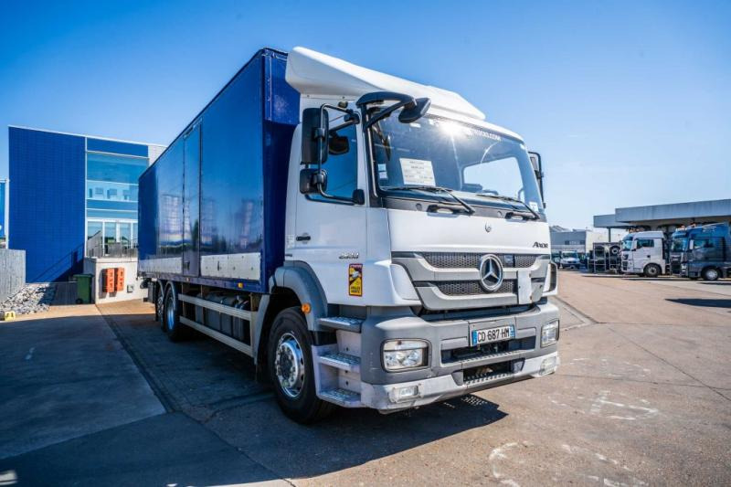 Mercedes AXOR 2533 - Caminhão furgão: foto 2 Mercedes AXOR 2533 - Caminhão furgão: foto 2