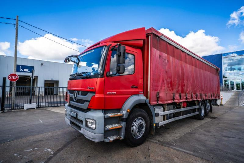 Mercedes AXOR 2533 -MP3+DHOLLANDIA 2.5T - Caminhão com lona: foto 1 Mercedes AXOR 2533 -MP3+DHOLLANDIA 2.5T - Caminhão com lona: foto 1