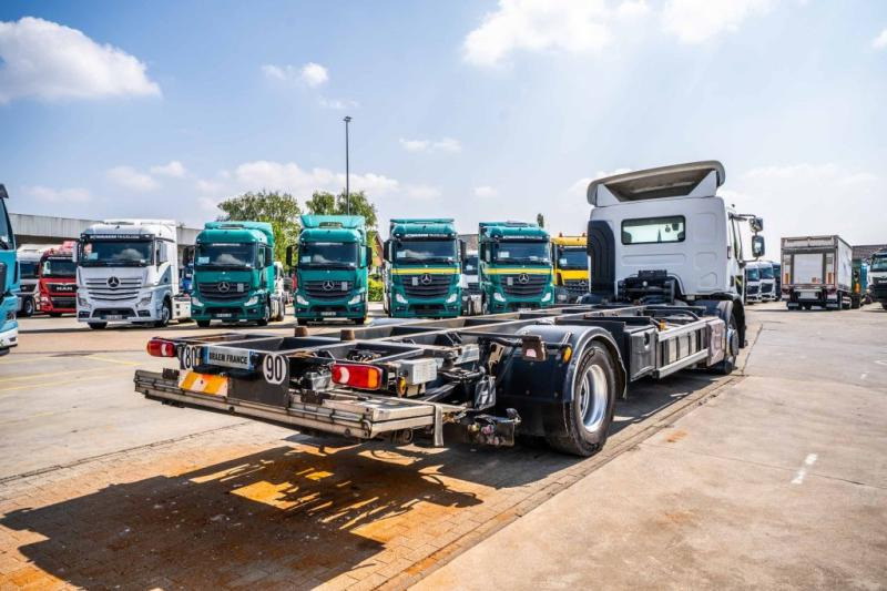 Renault D WIDE 380 DXI - Caminhão transportador de contêineres/ Caixa móvel: foto 5 Renault D WIDE 380 DXI - Caminhão transportador de contêineres/ Caixa móvel: foto 5