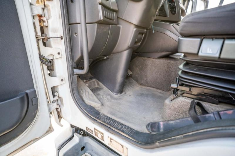 Caminhão furgão Renault MIDLUM 270 DXI (18t.): foto 9