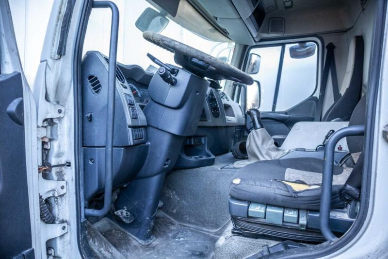 Caminhão tanque para transporte de alimentos Renault PREMIUM 320 DXI+CITERNE ALIMENTAIRE ( engine problem): foto 6