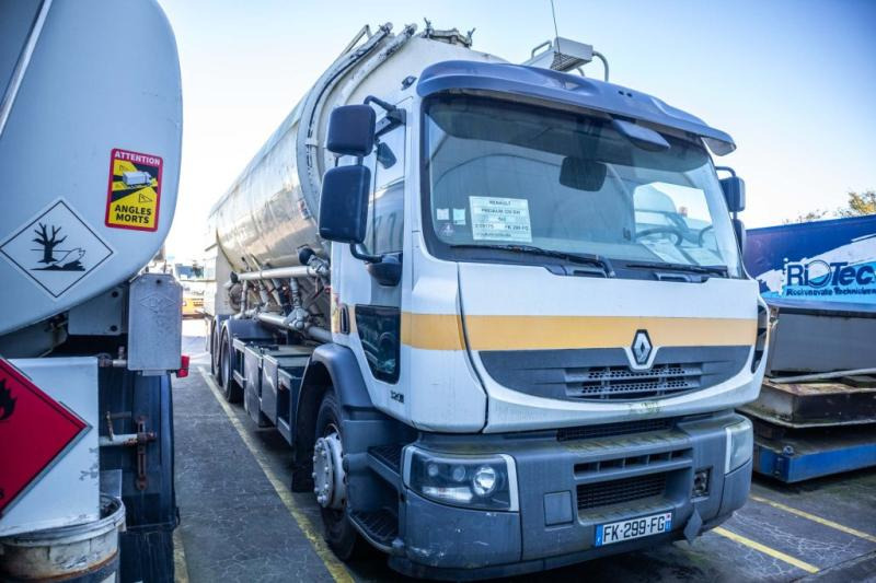 Renault PREMIUM 320 DXI+CITERNE ALIMENTAIRE ( engine problem) - Caminhão tanque: foto 2 Renault PREMIUM 320 DXI+CITERNE ALIMENTAIRE ( engine problem) - Caminhão tanque: foto 2