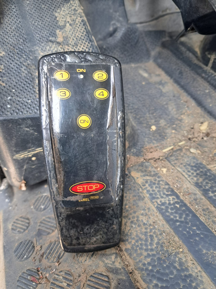 MERCEDES-BENZ 1823 - Caminhão transporte de veículos: foto 3 MERCEDES-BENZ 1823 - Caminhão transporte de veículos: foto 3