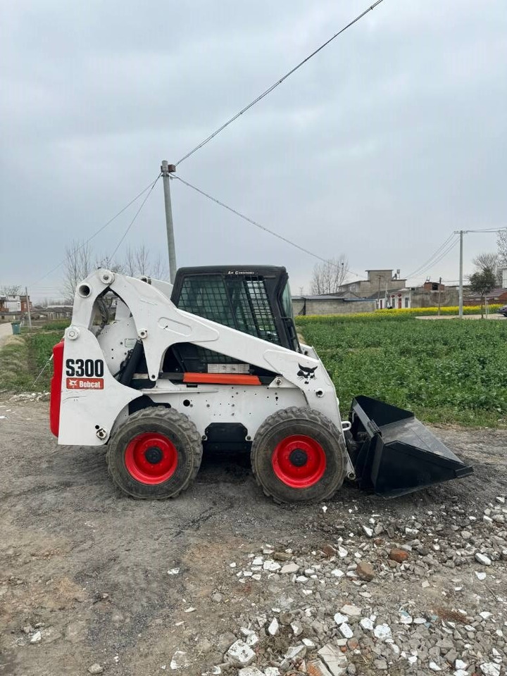 Bobcat S 300 - Mini carregadeira: foto 1 Bobcat S 300 - Mini carregadeira: foto 1