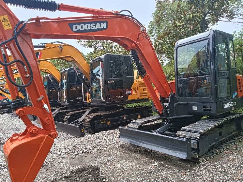 Doosan DH 60 - Escavadora de rastos: foto 2 Doosan DH 60 - Escavadora de rastos: foto 2