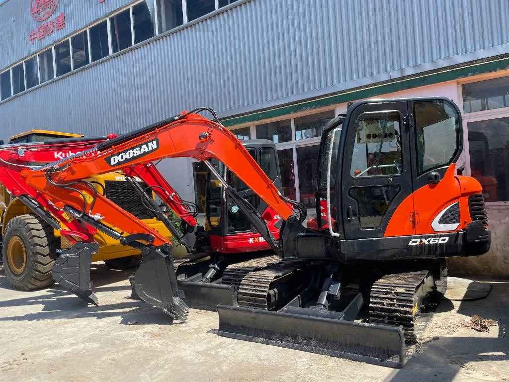 Doosan DX 60 - Mini escavadeira: foto 1 Doosan DX 60 - Mini escavadeira: foto 1
