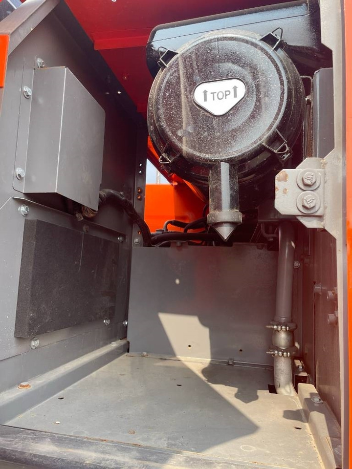 Hitachi ZX 240  - Escavadora de rastos: foto 4 Hitachi ZX 240  - Escavadora de rastos: foto 4