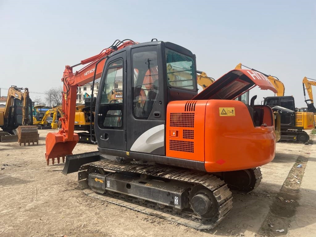 Hitachi ZX 70 - Mini escavadeira: foto 1 Hitachi ZX 70 - Mini escavadeira: foto 1