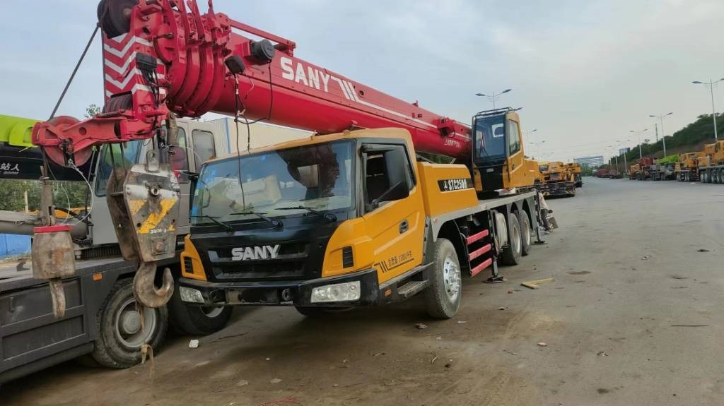 Sany STC 250 H - Grua todo o terreno: foto 1 Sany STC 250 H - Grua todo o terreno: foto 1