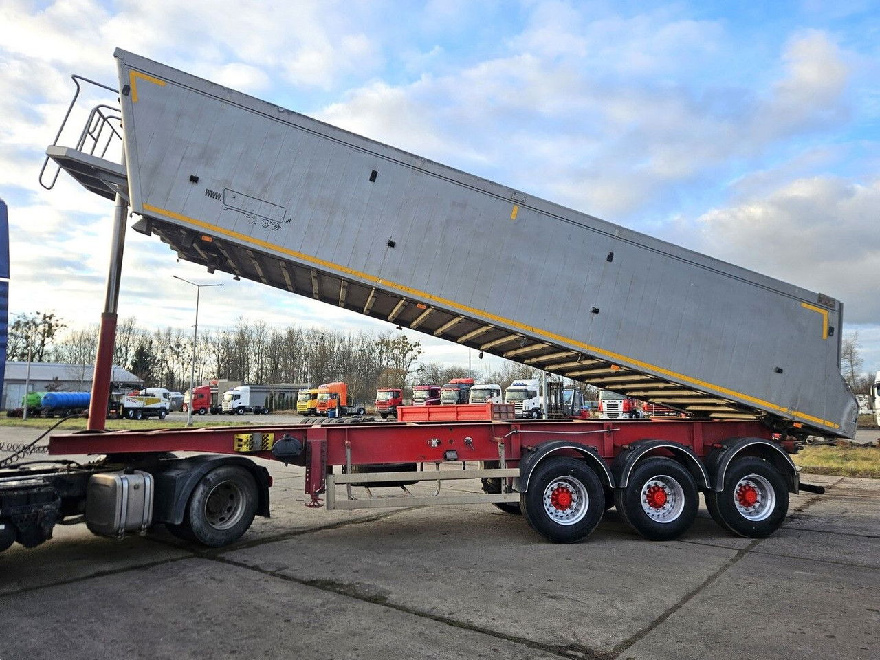 Janmil NWD 40 m3 - 2016 year of production - new floor - new tires - Semireboque basculante: foto 1 Janmil NWD 40 m3 - 2016 year of production - new floor - new tires - Semireboque basculante: foto 1